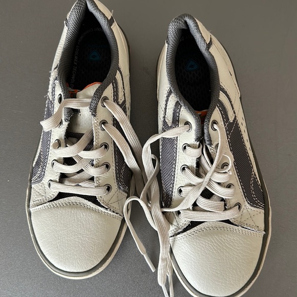 Boys Sketchers size 4 - Picture 1 of 7